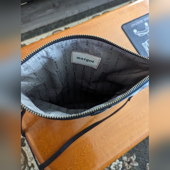 Black Margot Crossbody bag. - Picture 5 of 8